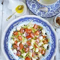 Sałatka z mozzarella i pomidorkami koktajlowymi