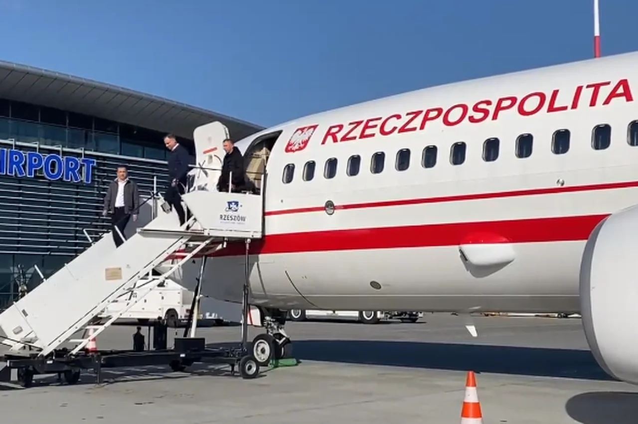 Awaryjne lądowanie samolotu Andrzeja Dudy. Wykryto awarię maszyny