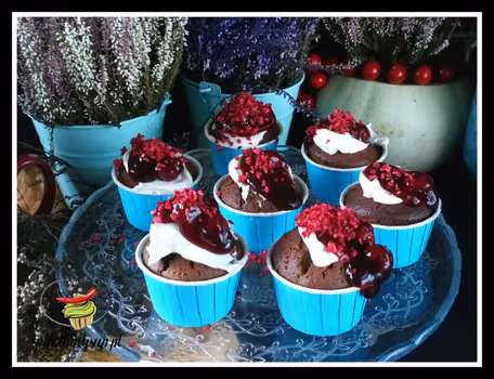 Czekoladowe muffinki z wiśniami