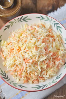 Coleslaw z ananasem
