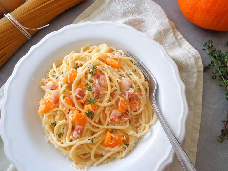 Spaghetti alla carbonara z dynią i boczkiem