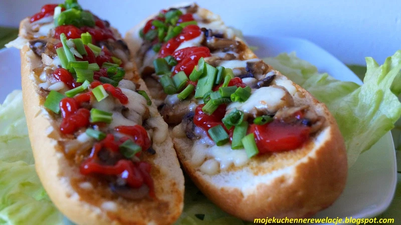 Zapiekanki z pieczarkami i mozzarellą