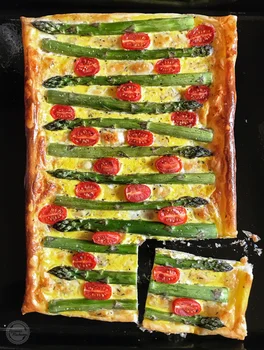 Tarta ze szparagami i pomidorkami