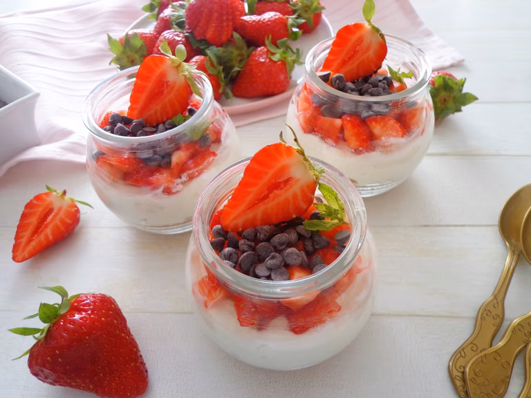 Truskawkowy cheesecake w szklankach