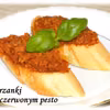 Grzanki z czerwonym pesto