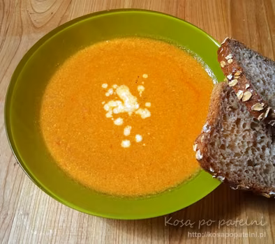 Pomidorowa zupa krem z mango i kurczakiem