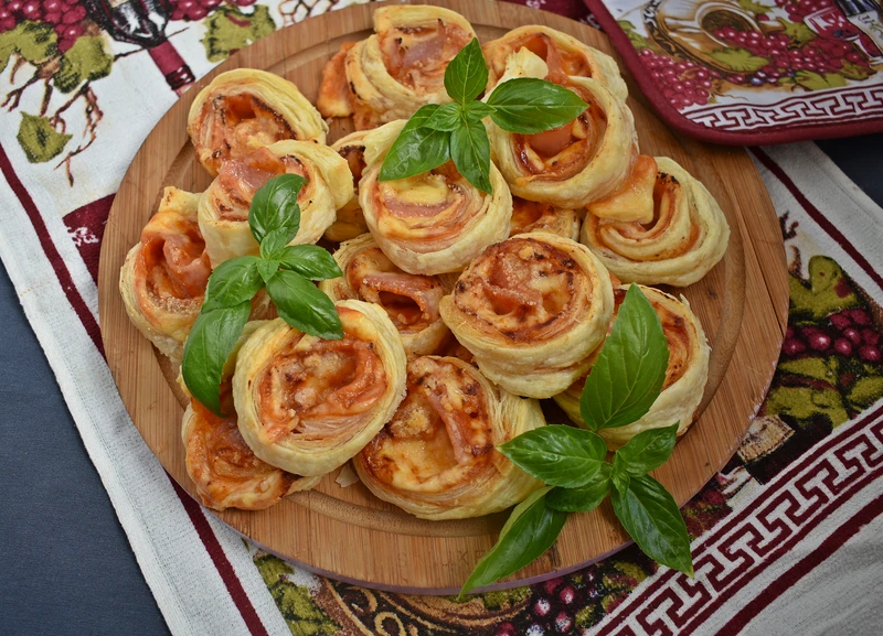 Francuskie ślimaczki z szynką i parmezanem