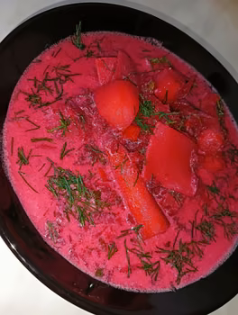 Zupa buraczkowa z ziemniakami i makaronem łazanki