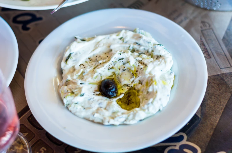 Tradycyjny przepis na tzatziki! Sekret Smaku prosto z Grecji!