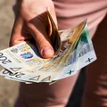 Ile średnio zarabia Polak? (Najnowsze dane GUS z 2022)