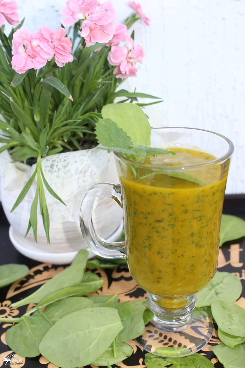 Koktajlowy twist mango ze szpinakiem