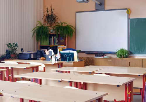 Te szkoły zawieszają lekcje dla uczniów! Niektóre polskie placówki będą zamknięte od 7 stycznia