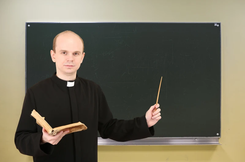Religia i etyka przedmiotami obowiązkowymi?! Minister Edukacji i Nauki odpowiada!