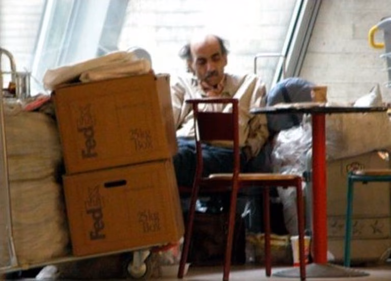 18 lat mieszkał na lotnisku. Nie żyje pierwowzór bohatera filmu "Terminal"
