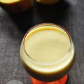 Koktajl z płatkami owsianymi, mango i kurkumą