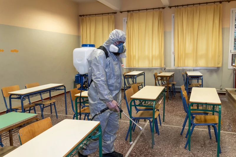 Kolejne szkoły zamykane z powodu koronawirusa! Z dnia na dzień rośnie ich liczba