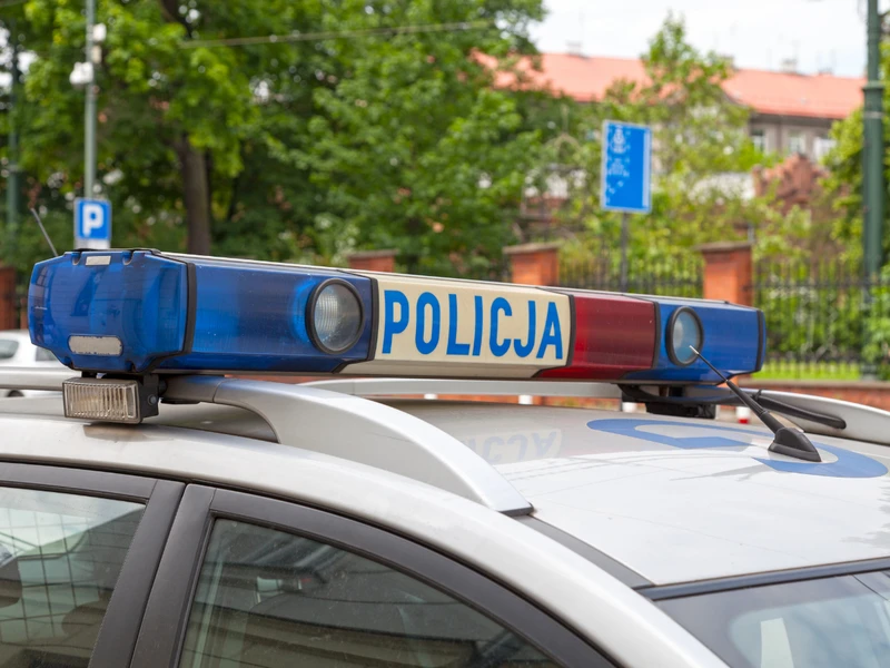 Straż miejska założyła blokadę na koło policji!