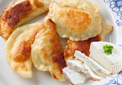 Dodaj ten składnik do farszu na pierogi. Nadzienie będzie kremowe i wyjątkowe!
