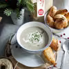 Krem z pieczarek i pierożki z ciasta francuskiego
