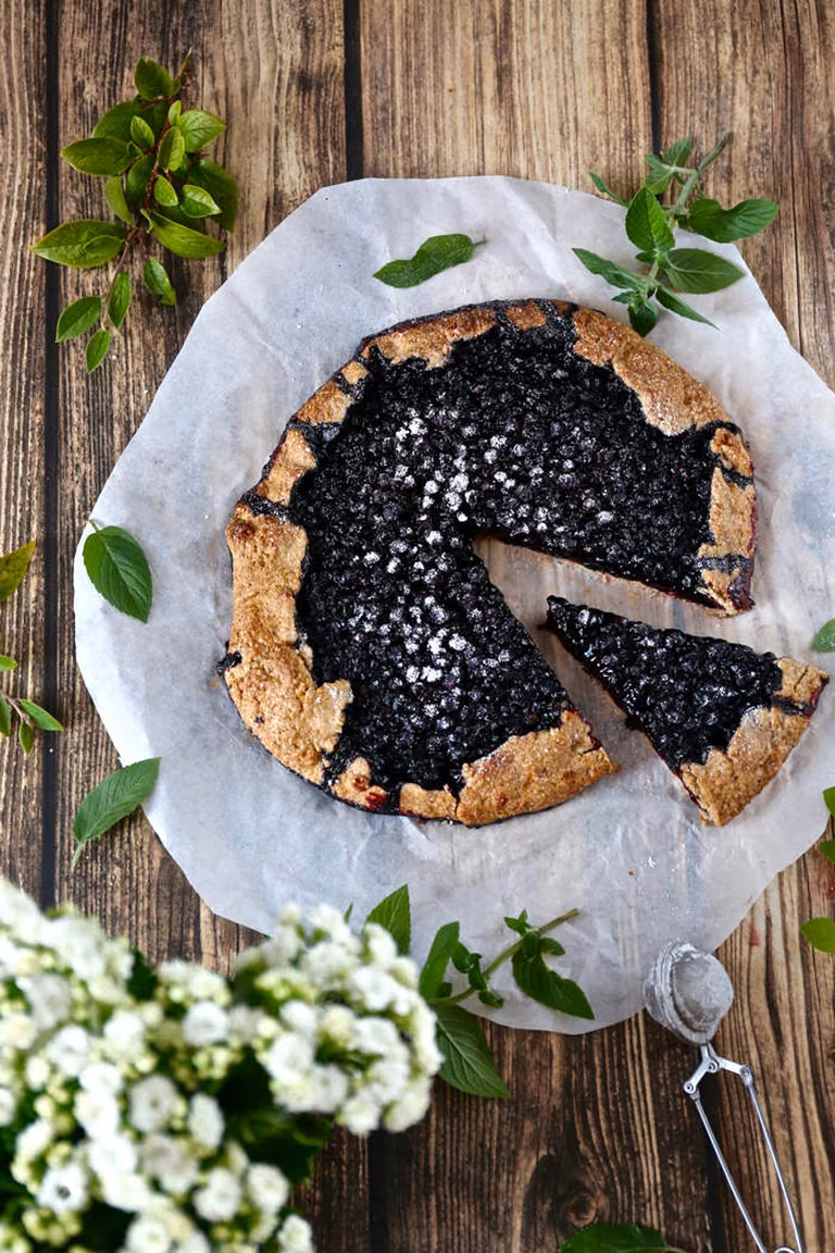 Rustykalna tarta orkiszowa z jagodami