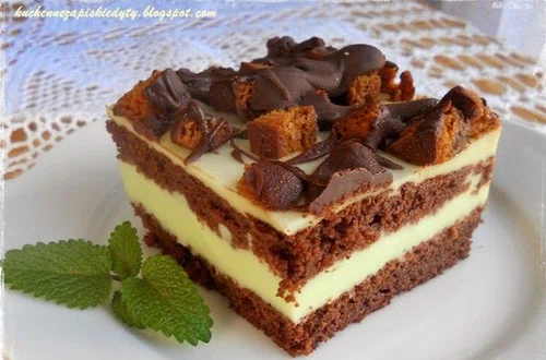 Ciasto na coli z masą agrestową i pierniczkami