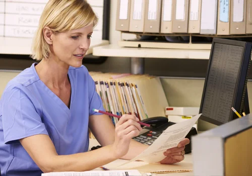 Dodatkowe 900 zł do wypłaty w październiku! Ta grupa pracowników niestety nie dostanie dodatku z automatu