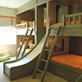 Łóżka piętrowe ze zjeżdżalnią