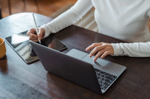 Pracujesz przy komputerze? Odkryj pracowniczy bonus, o którym wielu nie ma pojęcia!