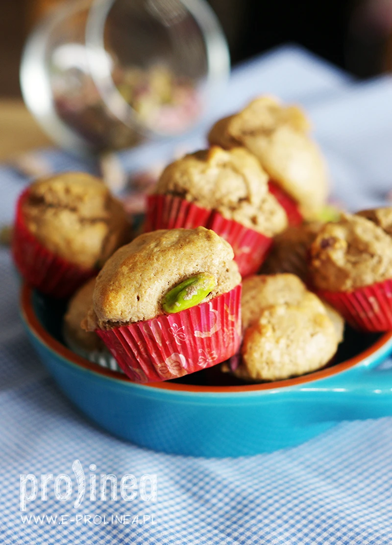 pełnoziarniste muffiny z pistacjami