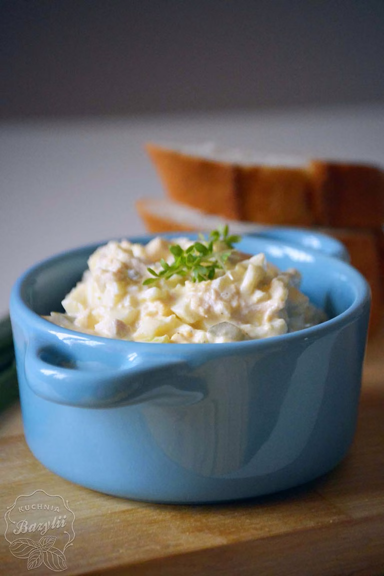 Pasta jajeczna z tuńczykiem i ogórkiem