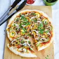 Pizza z cukinią i pieczarkami