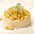 Camembert pieczony z jabłkiem