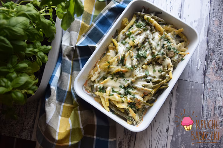 FASOLKA SZPARAGOWA ZAPIEKANA Z CURRY, BUŁKĄ TARTĄ I MOZZARELLĄ