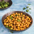 Prażona ciecierzyca po indyjsku – zdrowy zamiennik chipsów