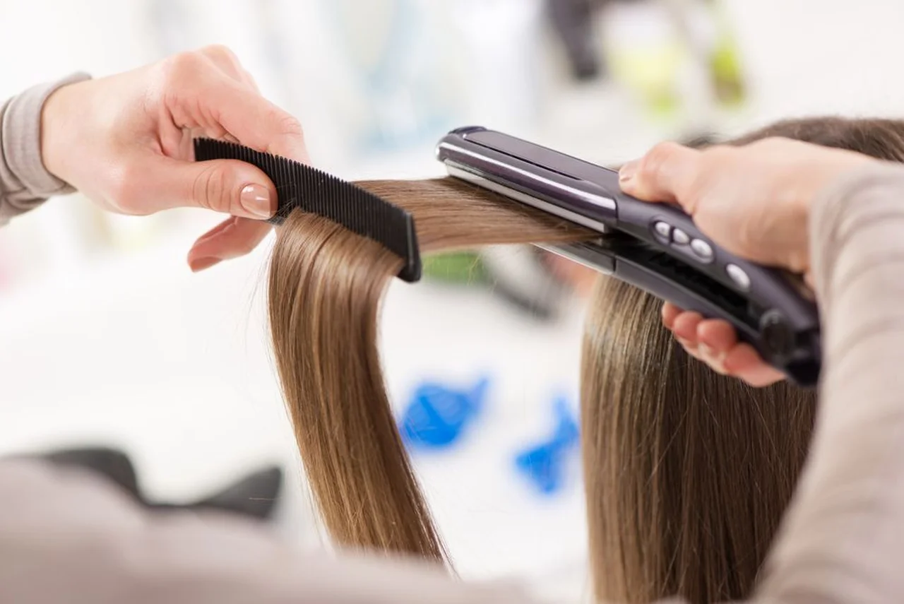 Na czym polega keratynowe prostowanie włosów?