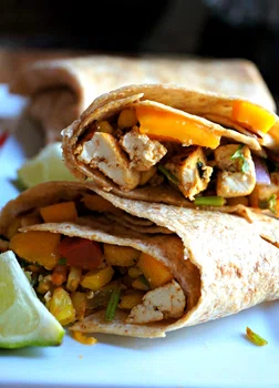 Tortilla Wrap z Tofu i Salsą z Mango