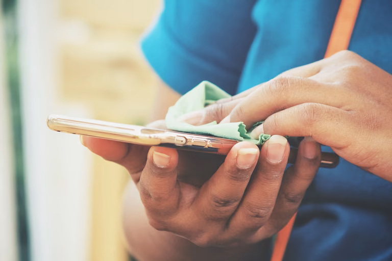 Jak usunąć ZARYSOWANIA z telefonu?
