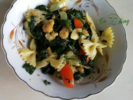 Makaron z szpinakiem i krewetkami