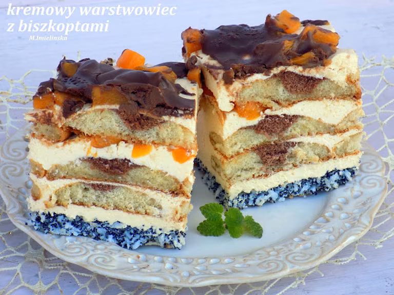 kremowy warstwowiec z biszkoptami
