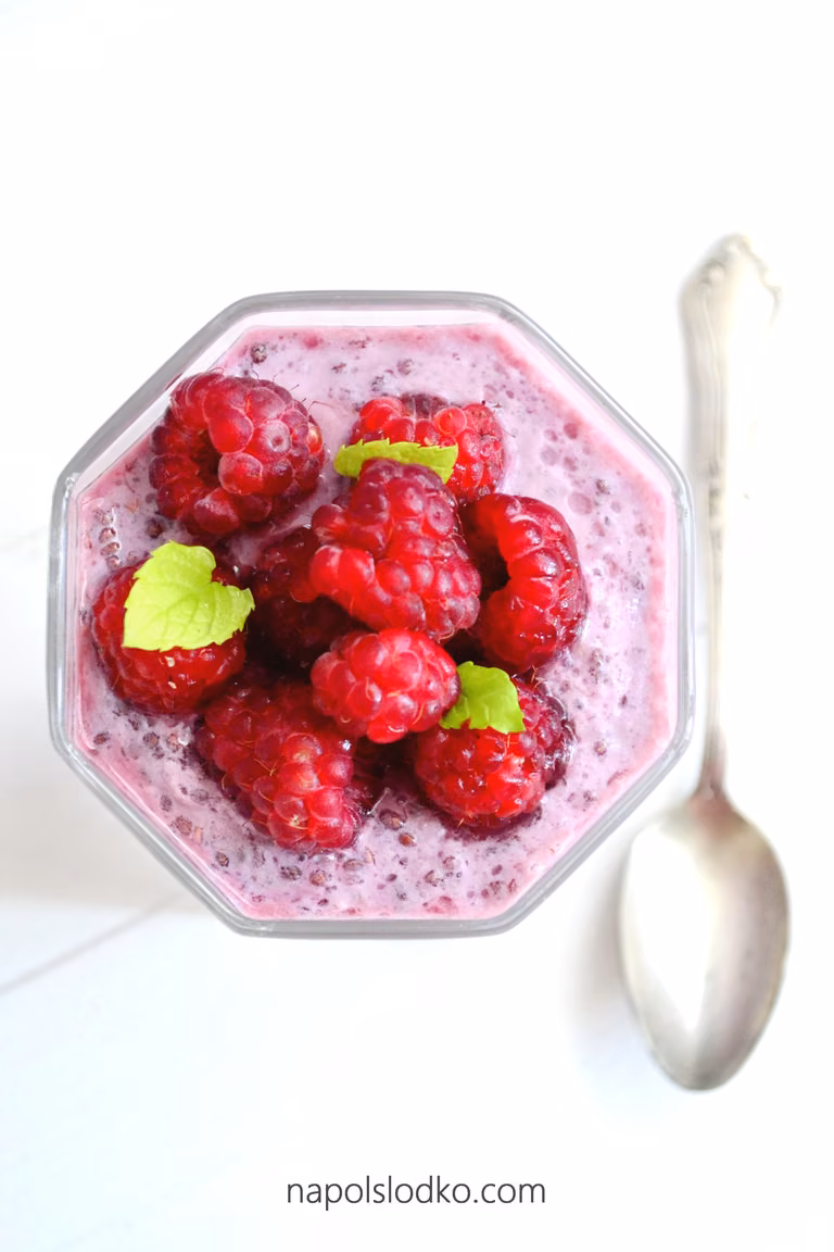 Malinowy pudding chia bez cukru