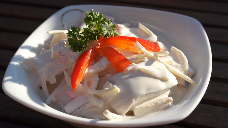 Śledzie w sosie majonezowo-śmietanowym z maggi
