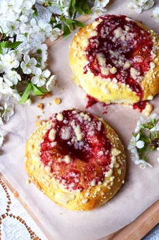 Pyszne drożdżówki z owocami i kruszonką!