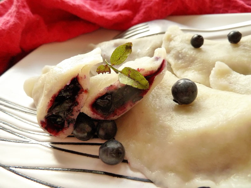 Pierogi z jagodami z kiślem