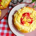 Drożdżówki z twarogiem i kruszonką.