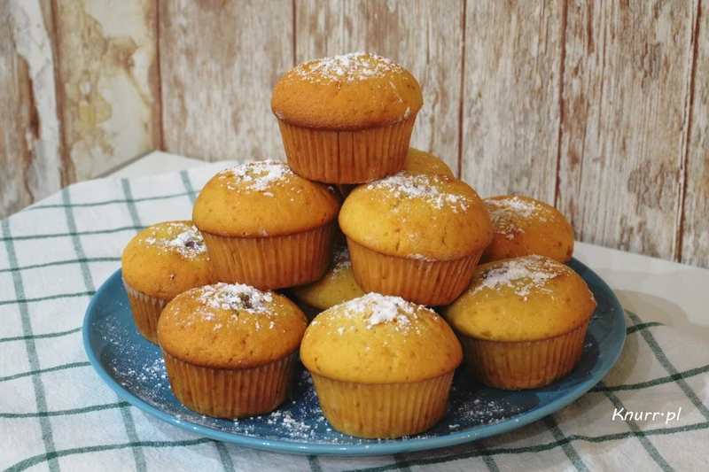 Muffinki z budyniem i malinami
