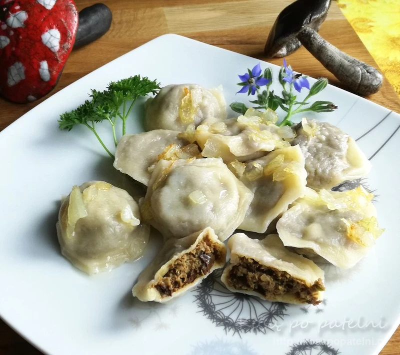 Pierogi z mięsem i grzybami