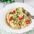 Spaghetti Z Sosem Serowym, Kurczakiem I Warzywami