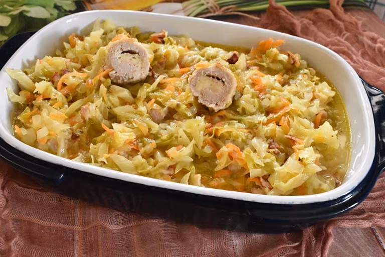 Zrazy z mozzarellą w młodej kapuście