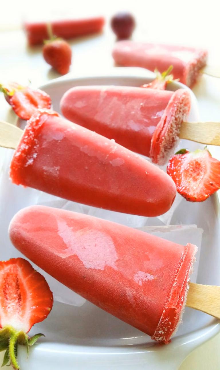 Lody truskawkowe na patyku