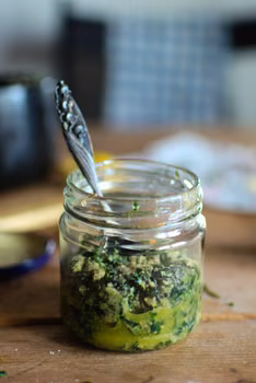Pasta a’la pesto z pietruszki (zero waste)